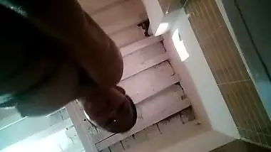 Shameless desi girl spreading ass in bath