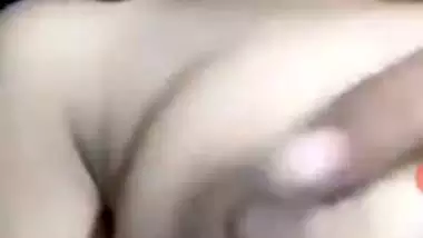 Indian XXX girl showing boobs and playing with nipples on video call