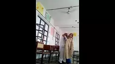 Hidden web camera Indian mms of a mature bhabhi have a fun a quick fuck