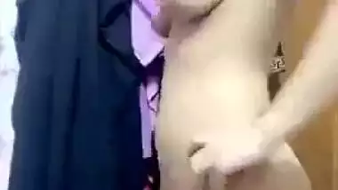 Pakistani girl showing her nude body in bathroom