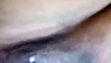Delhi milf records her nude MMS showing boobs and cunt