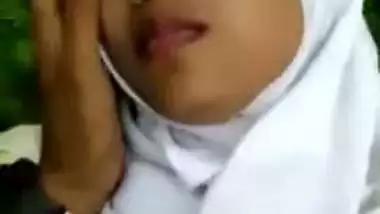 The first-time experience of this sexy Tamil babe fuck outdoor in jungle
