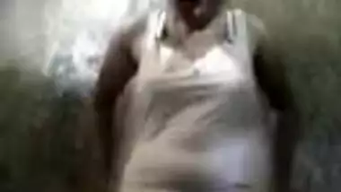 Desi housewife finally finds the courage to expose XXX parts