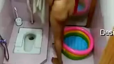 Today Exclusive- Hot Look Desi Girl Bathing Capture By Hidden Cam