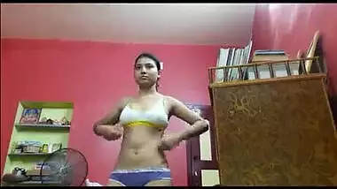 Nude Bengali cutie took her selfie video after having washroom