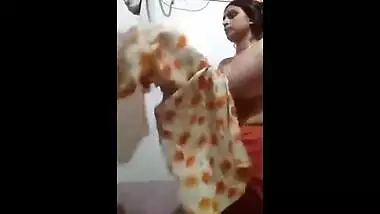 Hornty matur aunty bathing video