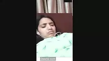 Desi cute girl nude video chat n pee