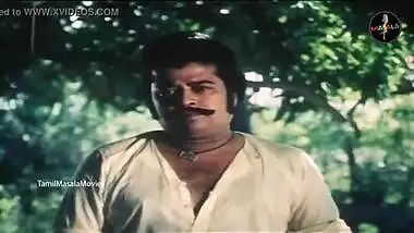 Desi Village Girls Hot Cleavage Show