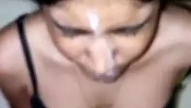 Beautiful desi hot girl sucking lover cock