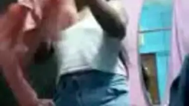 Desi Girl Shaoeing Her Nude Body 2 Clips Part 2