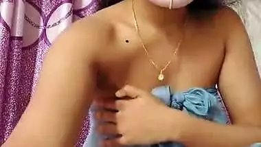 Hot Mature Bhabhi in bra Pressing her Big Boobs