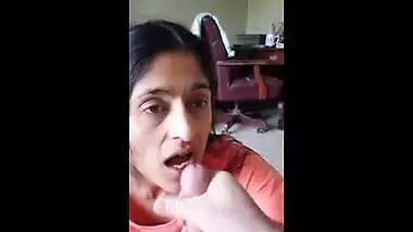 Home sex scandal of mature Indian aunty with youthful lad