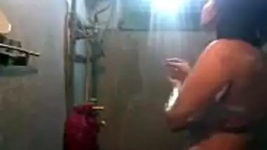 Indian latest Bangla Beauty Aunty Captured Her Bath Video for Lover - SlutLoad ™