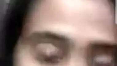 Today Exclusive- Sexy Paki Girl Showing Her Boobs And Wet Pussy On Video Call