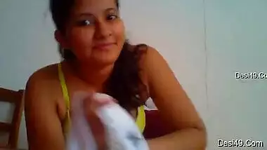 Spicy Desi girl exposes XXX naked body and then puts her clothes on