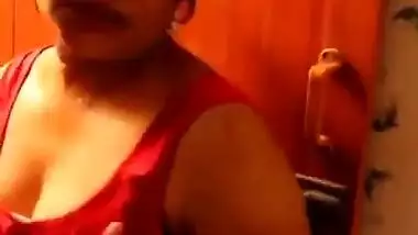 Elder woman sex video with young plumber boy