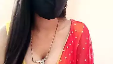 Live streaming cam girl showing sexy round boobs