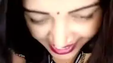 Cam bhabhi in saree plays with boobs and wet pussy