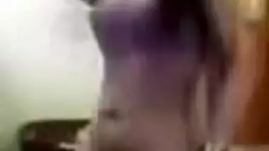 Swanky Indian needs no panties to perform a dance on the webcam