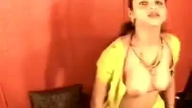 Hindu Girl in Yellow Saree Tease.