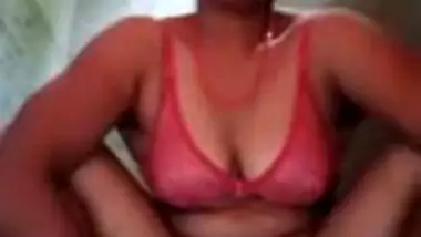 Desi bhbai show pussy in bathroom