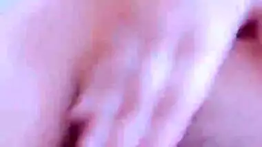 Beautiful Sexy Paki Girl Showing And Fingering Leaked 5 Clips Part 3