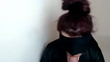 BLINDFOLDED INDIAN GAMER GIRL SUCKING STRANGER'S HUGE COCK !