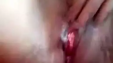 Desi nude aunty fingers her wet cunt furiously