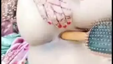 Ever-horny Pakistani wife inserts hair brush into her Desi XXX anus