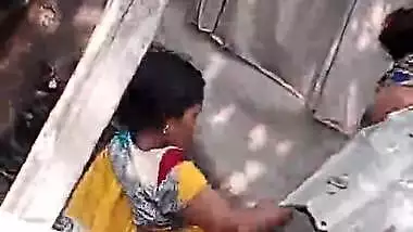 Neighbour bhabhi nude bath secretly captured