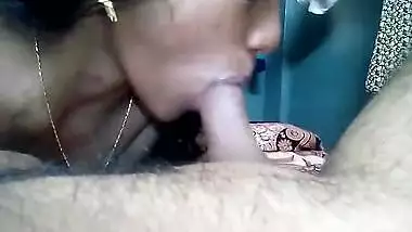 Desi aunty hot blowjob
