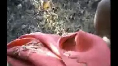 Indian Girl Fucked BY her Lover in Outdoor Sex Scandal