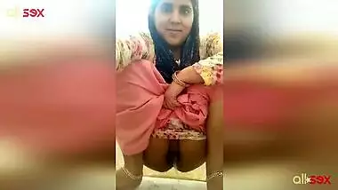 Pissing video will be uploaded to XXX site but the Desi doesn't know it