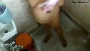 Indian Bengali aunt Rina Full Bath video captured on