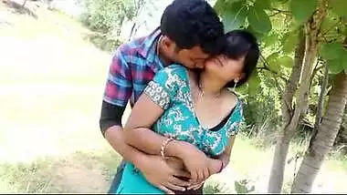 Outdoor romance with hot Lucknow desi bhabhi