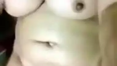 Stacked Desi diva films solo sex clip that demonstrates her XXX jugs