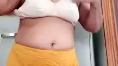 Desi sexy bhabi hot boobs