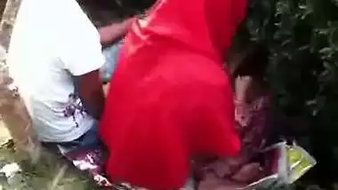 Couple Romance In Park - Movies. video3porn3