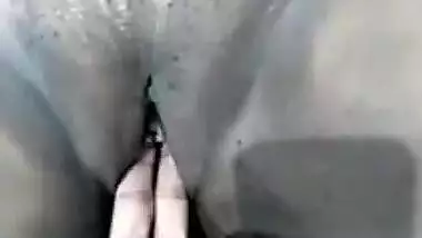 Mature shaved pussy fucking on cam