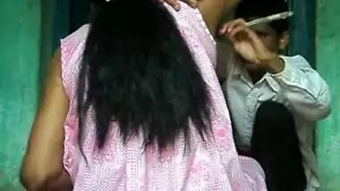 Women armpits hair shaved by barber .