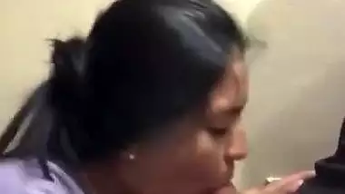 Hot NRI babe asks her white lover to shoot her blowjob MMS