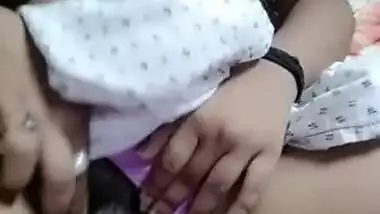 Desi girl show boob tango