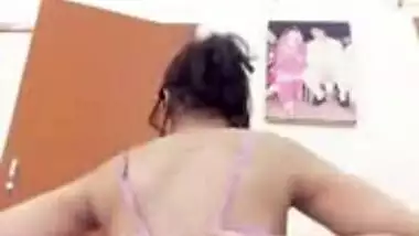 Wooowww Beautiful Paki CYtie showing boobs shaved pussy n ass