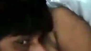 Husband licks his wife’s creamy pussy in Indian MMS