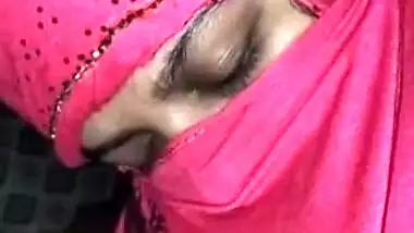 Hijabi Bengali Bhabi Sucking Dick