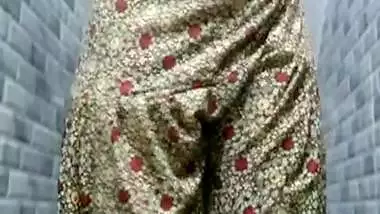 Super Horny Indian Girl Show’s Nude Body and Dancing