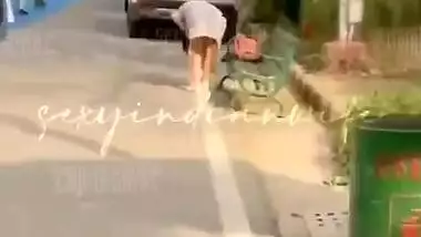 Sexyindianwife Flashing Ass on Road in Goa