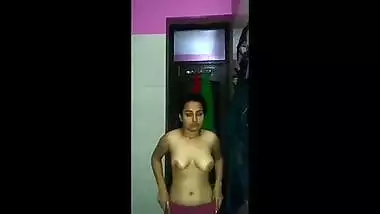 Desi girl changing dress mms