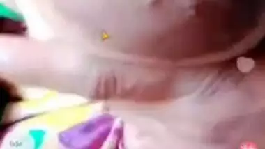Today Exclusive- Desi Village Girl Showing Boobs On Video Call