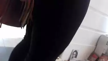 Bellyful Girls in Tight Jeans Asses 